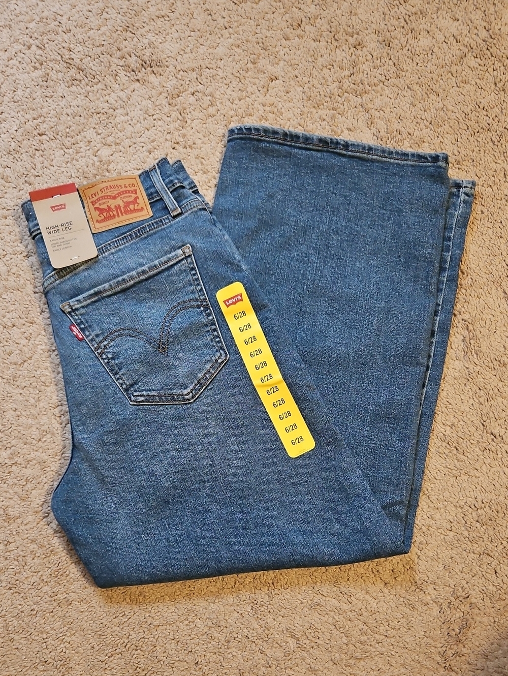 NEW! Levi's Women's High Rise Wide Leg Jeans Size 6 - Picture 4 of 10